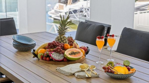 Hamptons House - Stylish Waterfront, Yamba